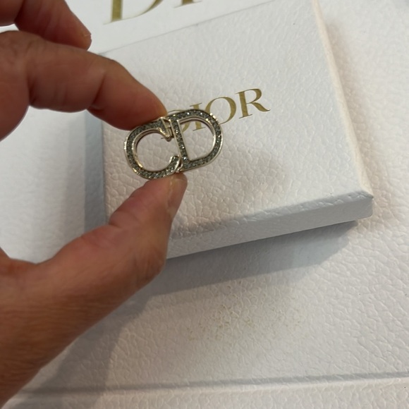💯 AUTHENTIC DIOR CHARM /badge embellished - Picture 14 of 16